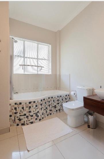 Modern Apartment In Rosebank جوهانسبورغ المظهر الخارجي الصورة