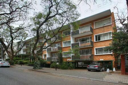 Modern Apartment In Rosebank جوهانسبورغ المظهر الخارجي الصورة